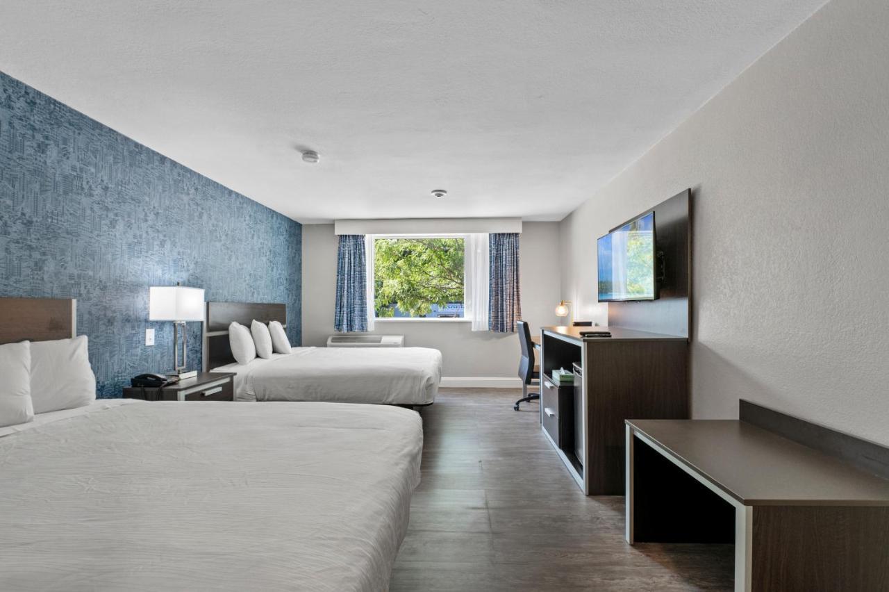 Inn On Arsenal วอเตอร์ทาวน์ ภายนอก รูปภาพ