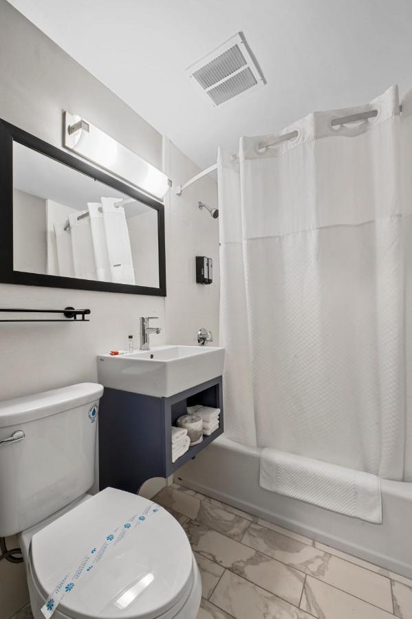Inn On Arsenal วอเตอร์ทาวน์ ภายนอก รูปภาพ