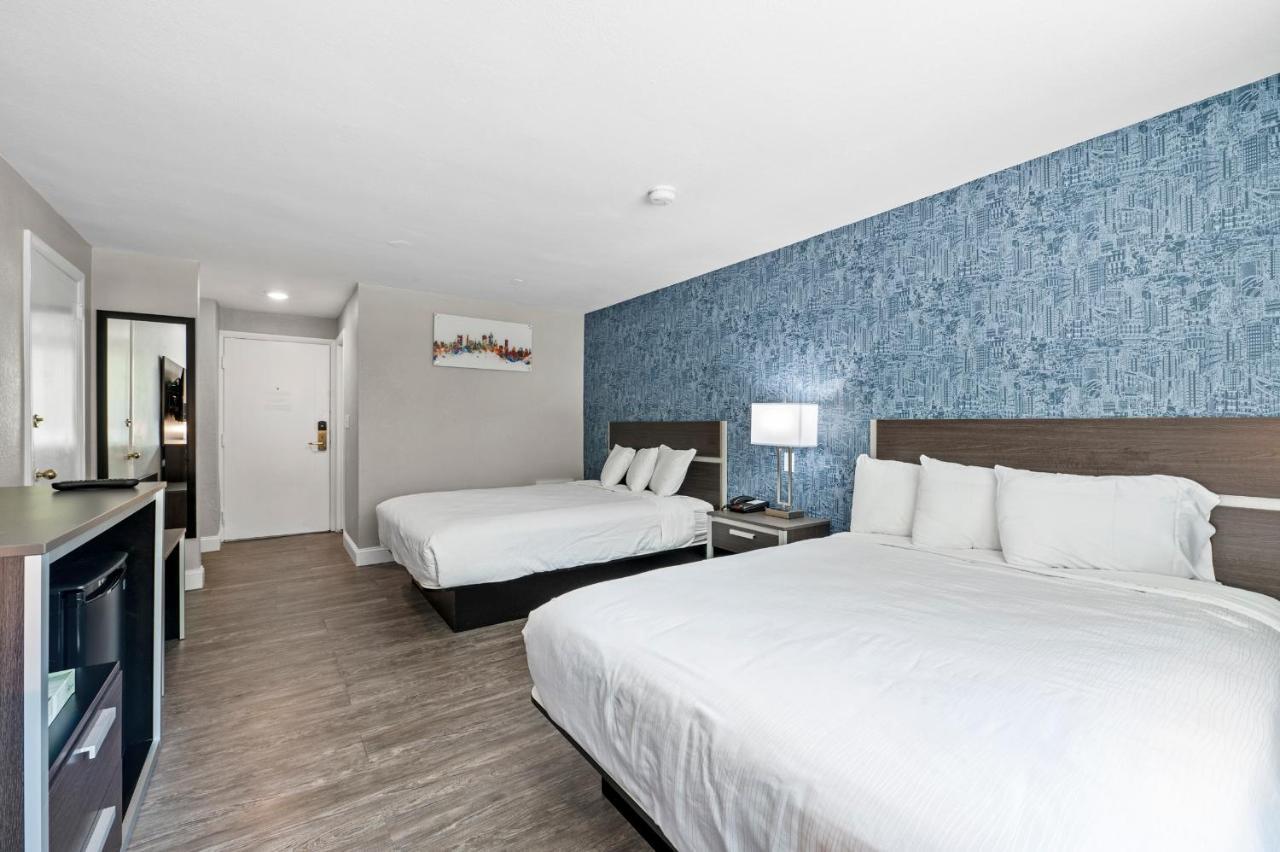 Inn On Arsenal วอเตอร์ทาวน์ ภายนอก รูปภาพ