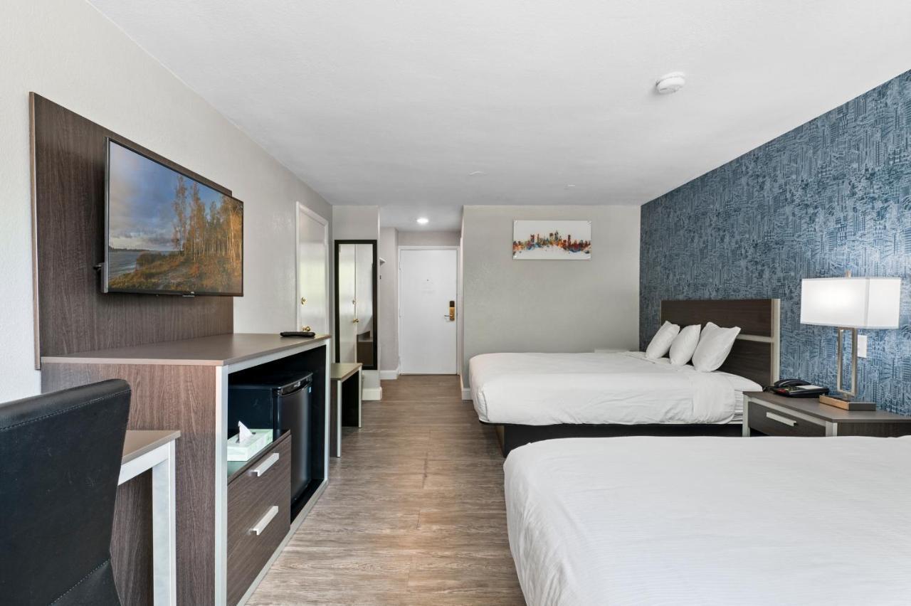 Inn On Arsenal วอเตอร์ทาวน์ ภายนอก รูปภาพ